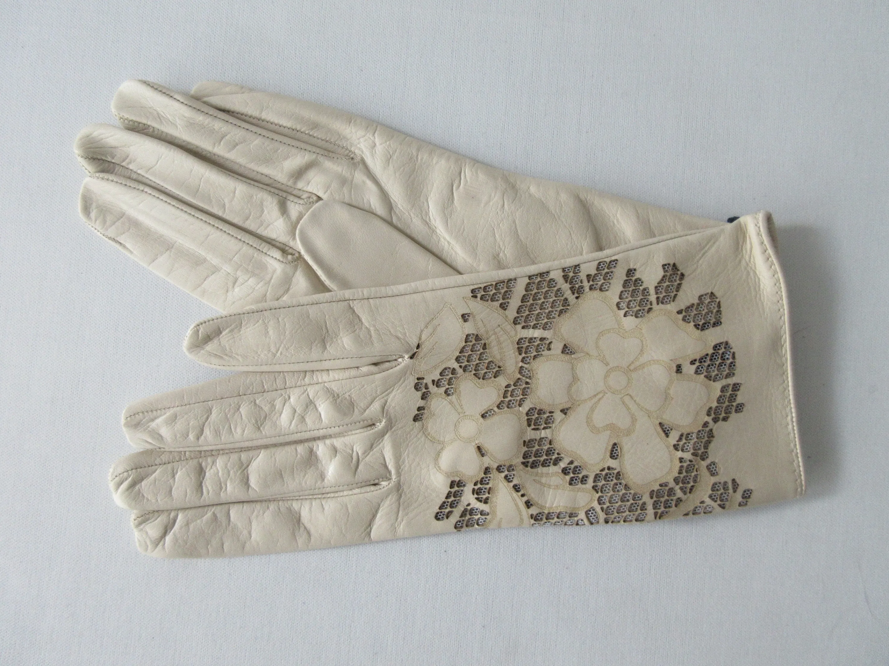 20G11 -Tan Floral Cutout Gloves